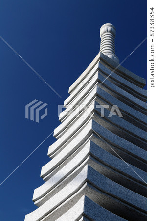 The "Jumie Stone Pagoda" is a stone lantern that shines white against a clear blue sky. The "Jumie Stone Pagoda" is a stone lantern that shines white against a clear blue sky. 87338354