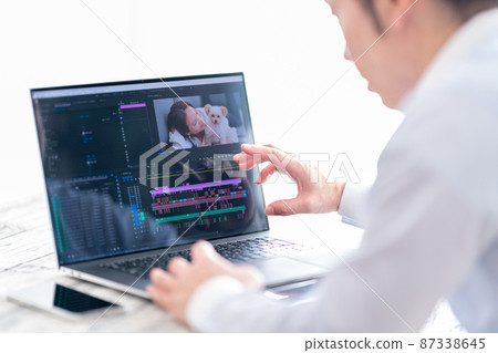 Video / Video Creator Male Laptop Video Marketing Promotional Activities Video / Video Creator Male Laptop Video Marketing Promotional Activities 87338645