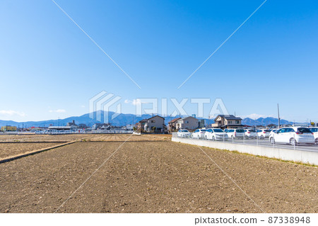 Rural scenery at the west exit of Ebina Station overlooking the Tanzawa Mountains 87338948
