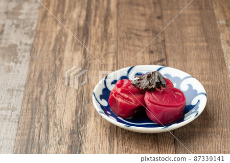 Salted plum  87339141