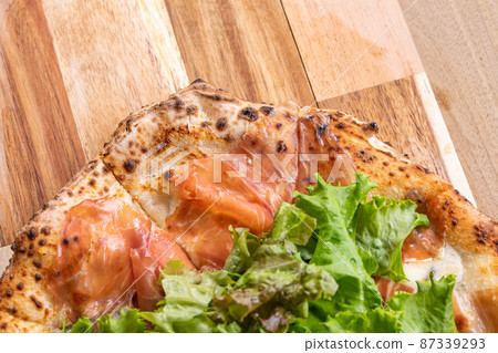 比薩配沙拉比薩 87339293