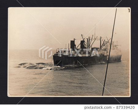 A valuable historical photograph of the operation of a whaling vessel over the North Pacific Ocean in 1939. 87339420