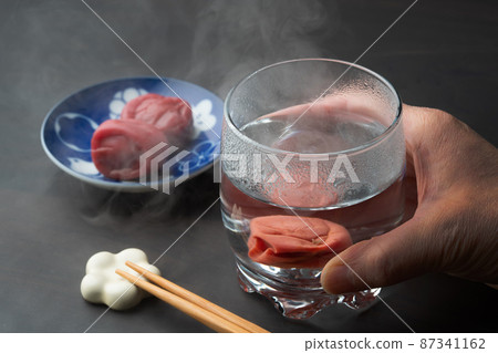 Hot water split shochu Hot water split shochu 87341162
