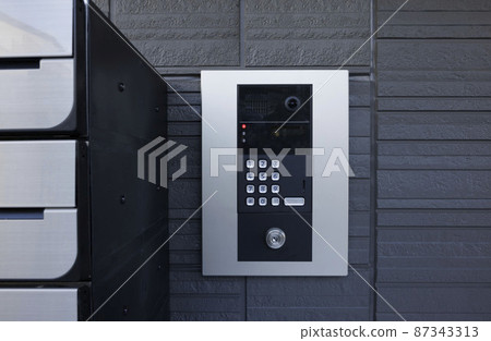 從前面看到的公寓自動鎖的圖像 從前面看到的公寓自動鎖的圖像 87343313