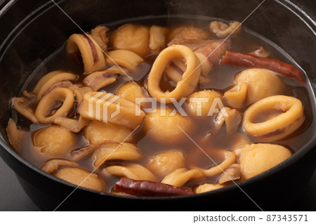 Simmered squid and taro 87343571