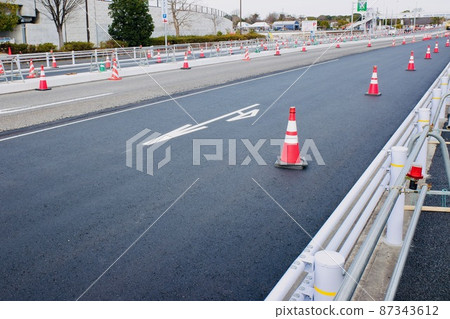 Temporary arrow during road construction Temporary arrow during road construction 87343612