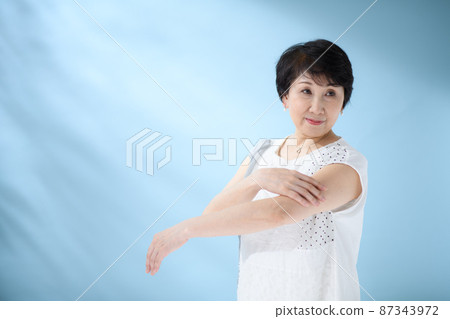 美容形像皮膚護理高級女性 美容形像皮膚護理高級女性 87343972