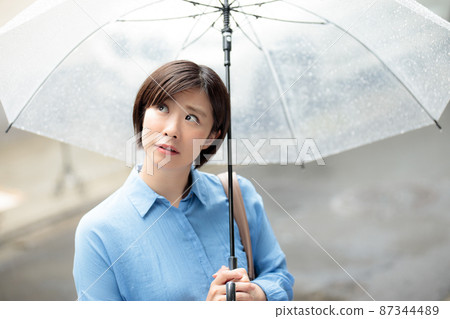 Women's rain umbrella rainy season 87344489