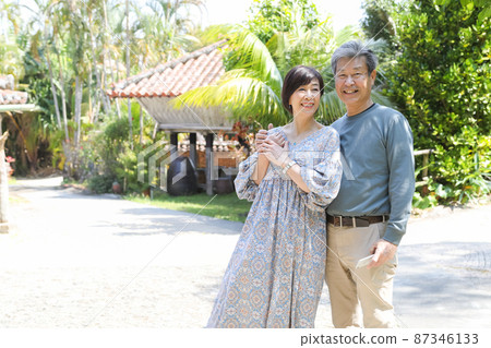 Married couple trip-Sightseeing in Onna village, Okinawa Sightseeing while checking with a smartphone Married couple trip-Sightseeing in Onna village, Okinawa Sightseeing while checking with a smartphone 87346133