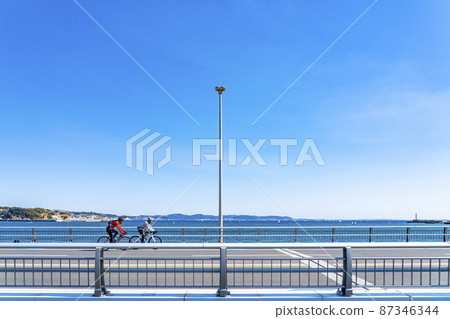 [神奈川縣]江之島大橋和從江之島弁天橋看到的大海 87346344