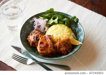 唐杜里雞肉和藏紅花飯 87348803