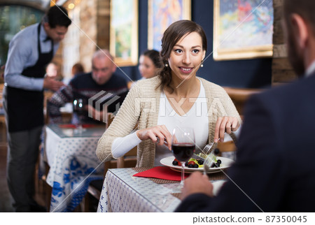 Couple celebrating anniversary in restaurant 87350045