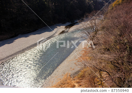 Tamagawa (2) overlooking from Ikusabatao Bridge 87350940