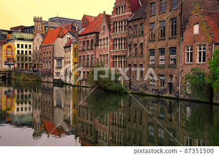 Scenery along the canal in Ghent, Belgium 87351500