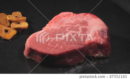 Raw meat iron plate steak 87352183