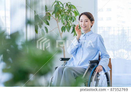 Wheelchair Beauty Moisture Middle Woman Wheelchair Beauty Moisture Middle Woman 87352769
