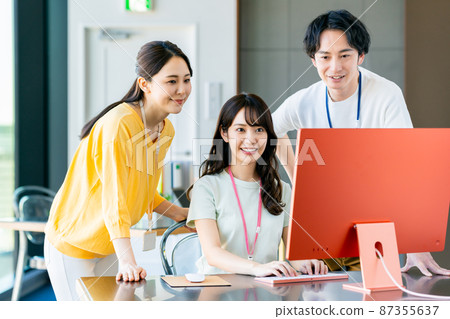 Young engineer in the office 87355637
