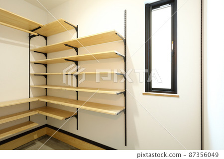 Image of shoe cloak in the entrance 87356049