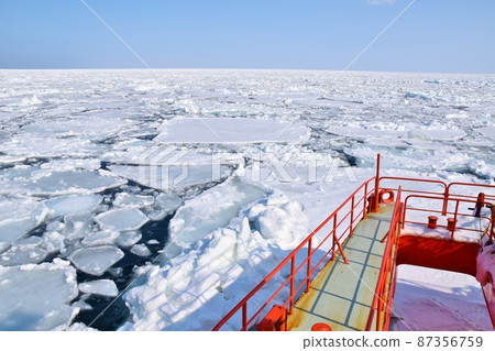 The sea of drift ice in Monbetsu Hokkaido 87356759