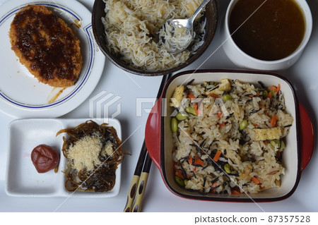 簡單美味的羊栖菜飯套餐 87357528