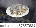 Steamed oysters with wine, failed due to oversteaming 87357683