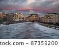 Ice on the Moskva River in the city 87359200