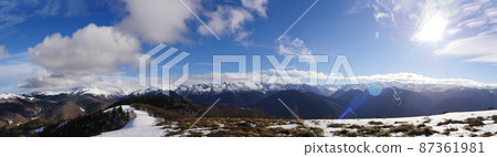 France, Ariege, Mountains Pyrenees, winter sports scene, skiers on the slopes 87361981