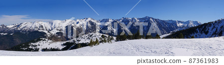 France, Ariege, Mountains Pyrenees, winter sports scene, skiers on the slopes 87361983