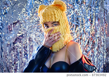 woman on shine 87363492