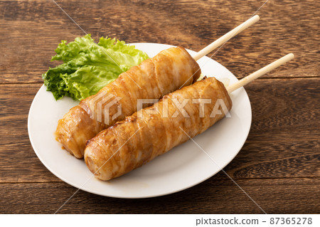 Meat-wrapped onigiri Meat-wrapped onigiri stick 87365278