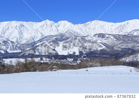 白馬村:從野平看到的冬季北阿爾卑斯山 白馬村:從野平看到的冬季北阿爾卑斯山 87367832