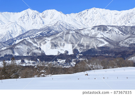 白馬村:從野平看到的冬季北阿爾卑斯山 白馬村:從野平看到的冬季北阿爾卑斯山 87367835