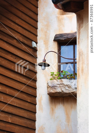 Fashionable streetlights in the retro townscape 87368991