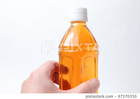 Drinking water, drinks, brown, PET bottles, drinks, drinks, water, hands, skin, people, fingers, body parts, parts Drinking water, drinks, brown, PET bottles, drinks, drinks, water, hands, skin, people, fingers, body parts, parts 87370350