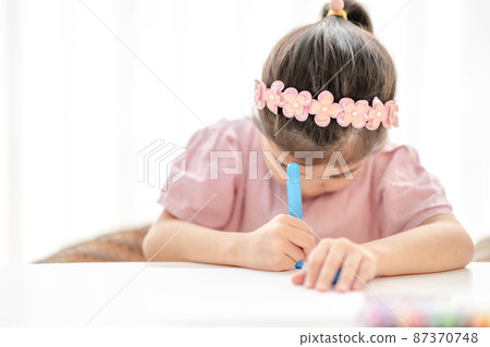 child learning girl education lifestyle child learning girl education lifestyle 87370748