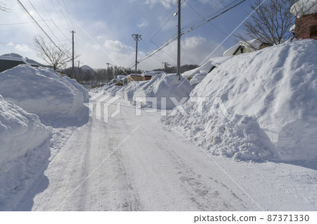 Residential area the day after heavy snowfall (Sapporo City) Residential area the day after heavy snowfall (Sapporo City) 87371330
