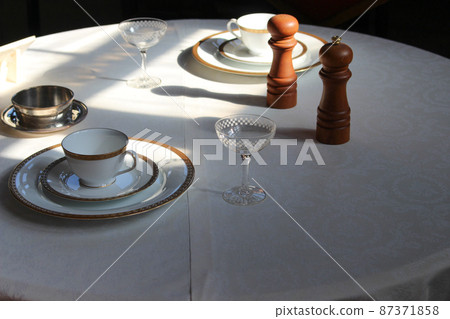 Luxurious table setting 87371858