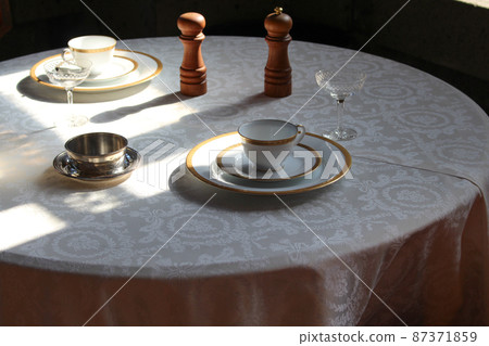 Luxurious table setting 87371859