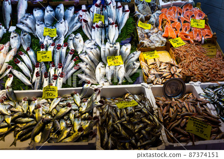 Fish showcase with diversity of fresh marine products on market 87374151