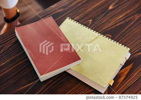 Book and ring note note Book and ring note note 87374925
