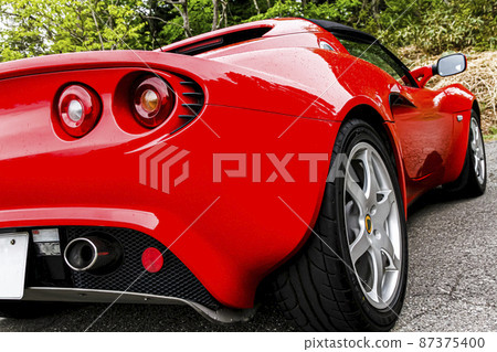 Drive by sports car 87375400