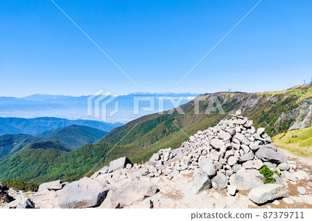 Scenery of Utsukushigahara: View from the mountain trail toward King Keto and the Northern Alps 87379711