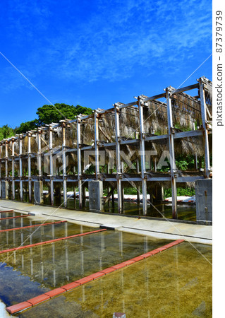 沖繩縣宇間市流動的鹽田 87379739