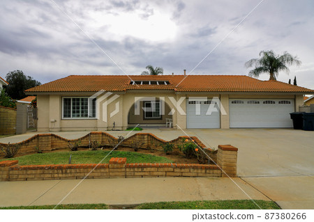 Detached house on the outskirts of Los Angeles, Los Angeles County, California 87380266