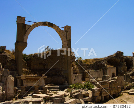 Panoramic view to Ephesus ruin arch, Turkey 87380452