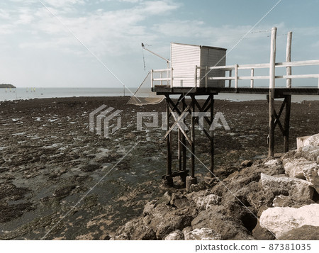 Traditional fishing cabin and net - Carrelet - Saint Georges de Didonne, France Traditional fishing cabin and net - Carrelet - Saint Georges de Didonne, France 87381035