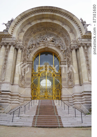 Petit Palais in Paris 87381680