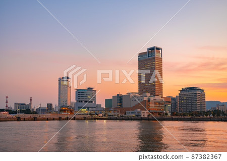 [Kagawa Prefecture] Sunport Takamatsu Symbol Tower in the evening 87382367