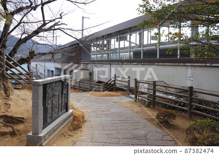 與三原站融為一體的三原城本丸遺跡 與三原站融為一體的三原城本丸遺跡 87382474