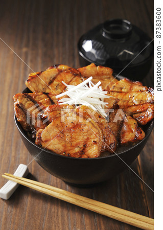 Charcoal-grilled pork bowl, a specialty of Obihiro, Tokachi, Hokkaido Charcoal-grilled pork bowl, a specialty of Obihiro, Tokachi, Hokkaido 87383600